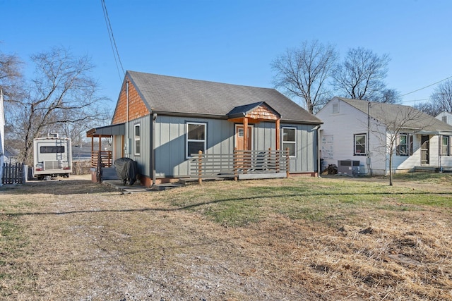 view of front of property featuring a front yard and central AC unit