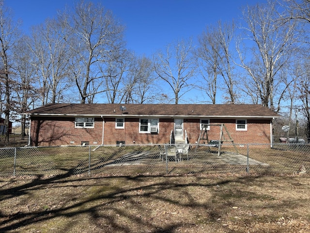 back of house featuring a lawn