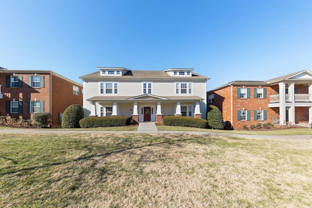 view of front of house featuring a front lawn