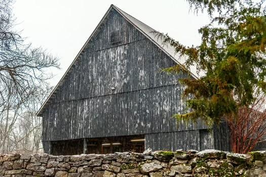 view of side of property featuring an outdoor structure