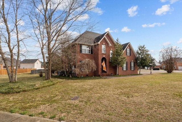 view of front property featuring a front lawn