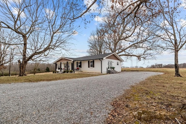 single story home with a porch