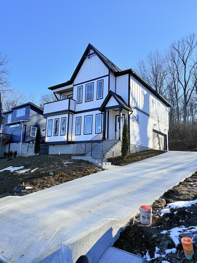 view of front facade featuring a garage