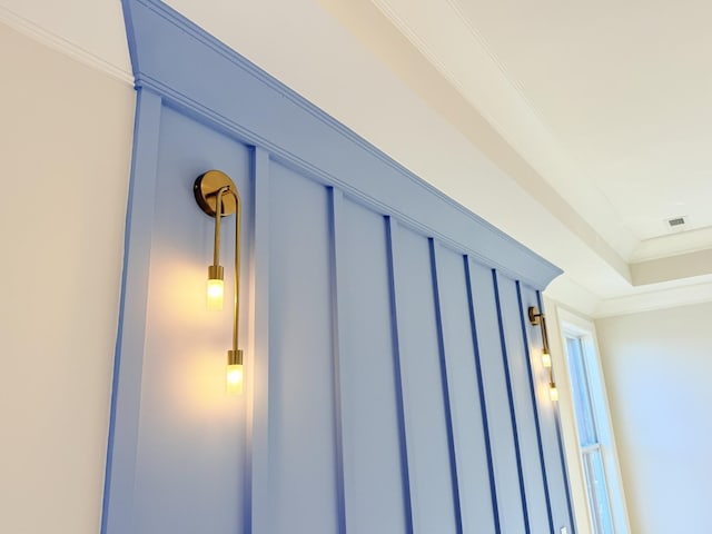 room details featuring crown molding