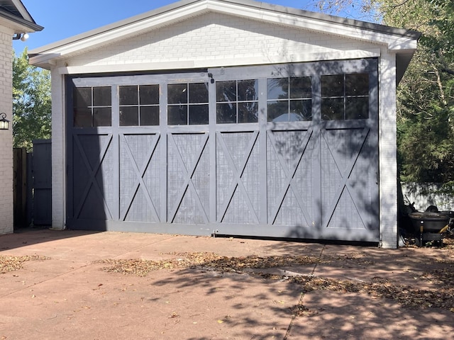 view of detached garage