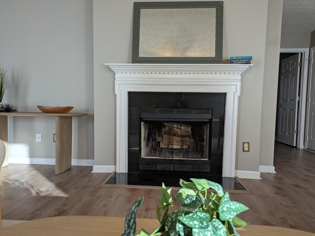 details featuring hardwood / wood-style flooring