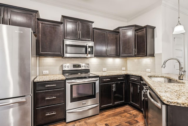 kitchen with sink, crown molding, hanging light fixtures, dark hardwood / wood-style flooring, and stainless steel appliances