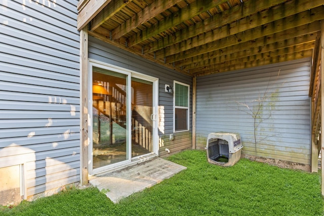 property entrance featuring a lawn