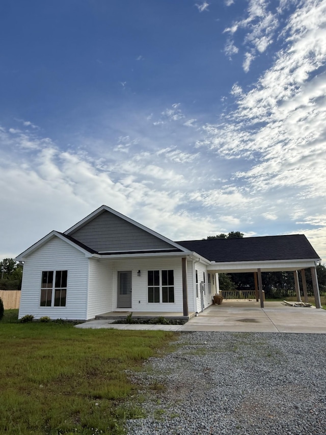 408 Rabbit Trail Rd, Leoma, TN 38468 - single story home featuring driveway and a carport