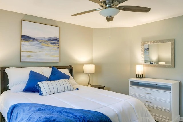 bedroom featuring ceiling fan