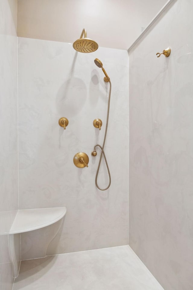 bathroom featuring tiled shower and toilet