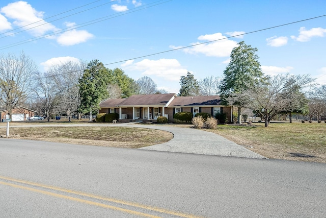 ranch-style home with a front yard