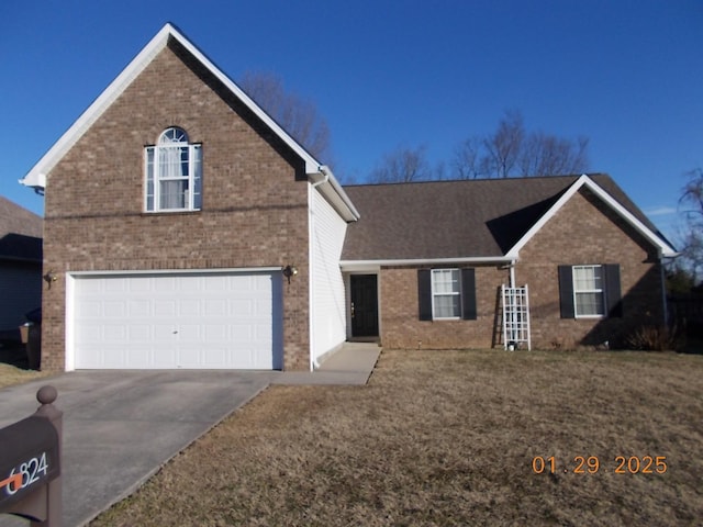 view of front property featuring a garage