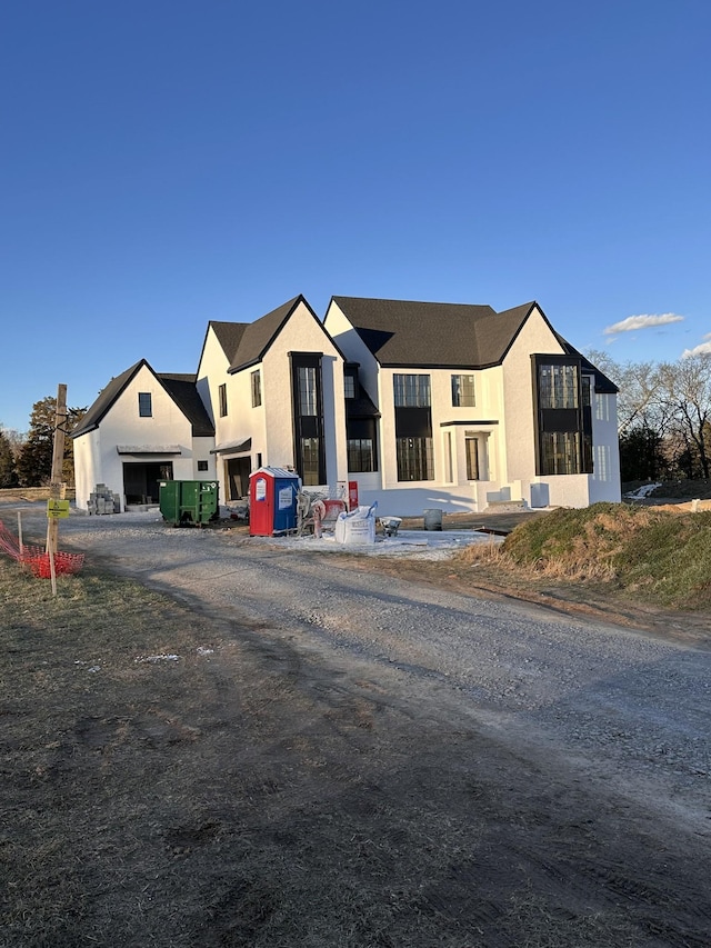 view of front facade with stucco siding