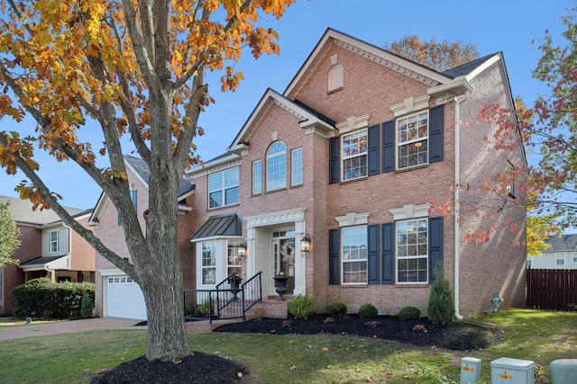 view of front property featuring a front lawn