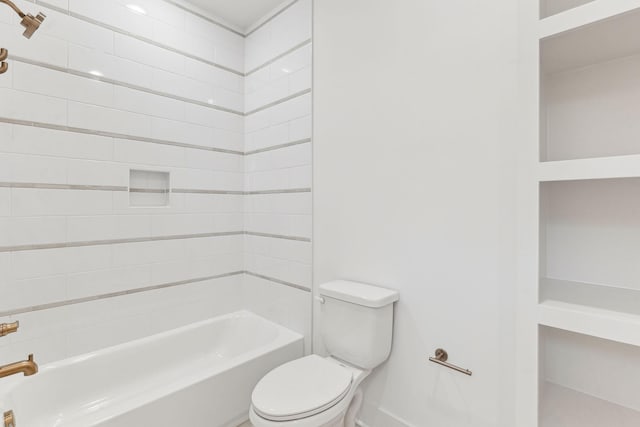 bathroom with toilet and tiled shower / bath combo