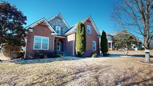 view of front of property with a front yard