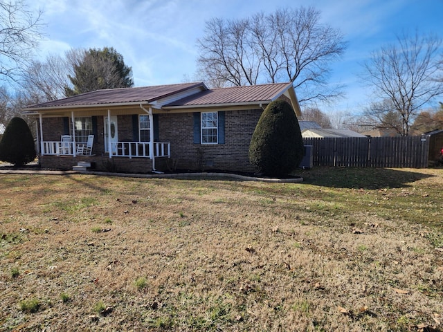 view of front of house with a porch and a front lawn