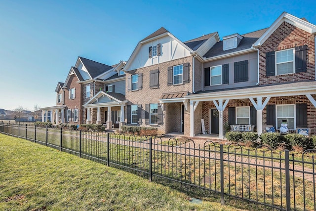 view of front of property featuring a front lawn