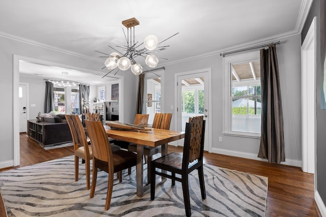 dining space featuring crown molding, a notable chandelier, and dark hardwood / wood-style flooring