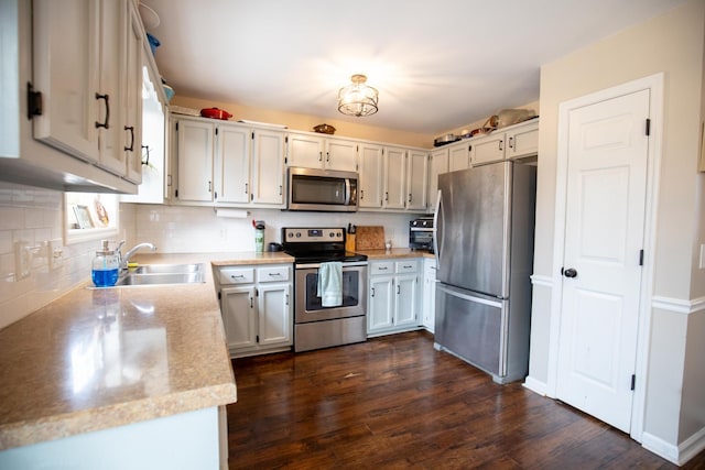 kitchen featuring sink, decorative backsplash, dark hardwood / wood-style floors, and appliances with stainless steel finishes