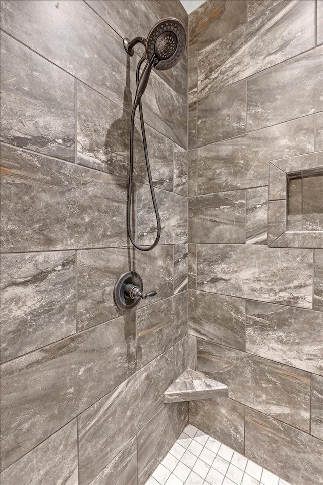 details featuring tiled shower