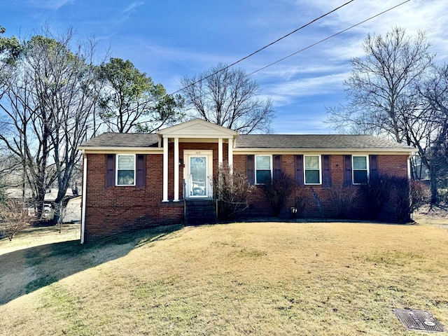 view of front facade featuring a front yard