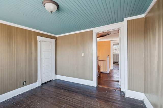 unfurnished bedroom featuring dark wood-type flooring and a closet