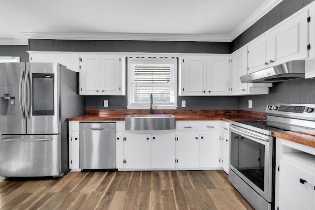 kitchen with stainless steel appliances, white cabinetry, sink, and ornamental molding