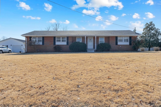 single story home featuring a front yard