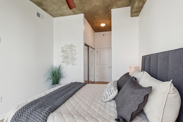 bedroom featuring ceiling fan