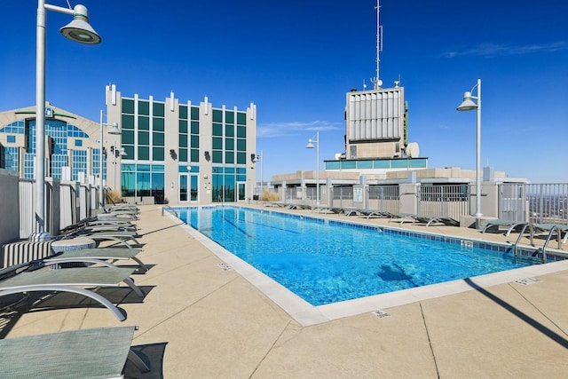 view of swimming pool