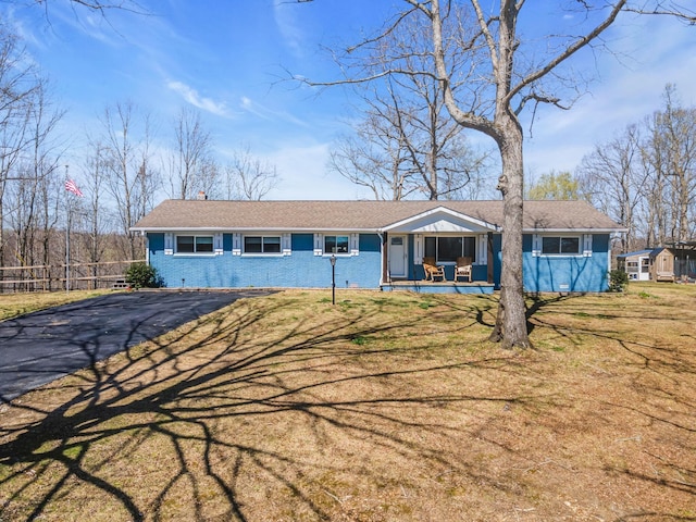 ranch-style house with a front yard