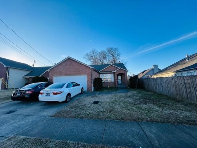 view of front of property featuring a garage and a front yard