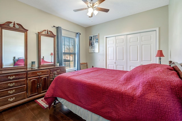 bedroom with dark wood-type flooring, ceiling fan, and a closet