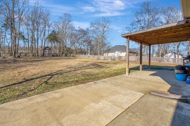 view of yard featuring a patio area