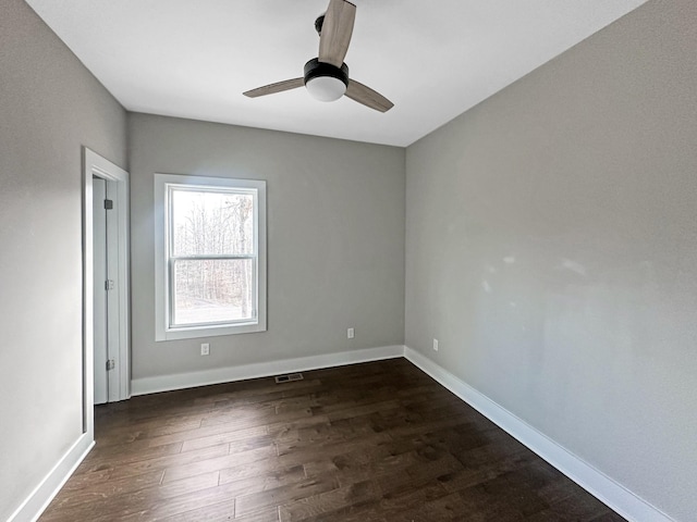 unfurnished room featuring dark wood-type flooring and ceiling fan