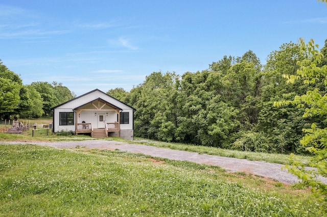 1157 Noah Reeves Rd, Ashland City, TN 37015 - view of grassy yard featuring covered porch and a wooded view