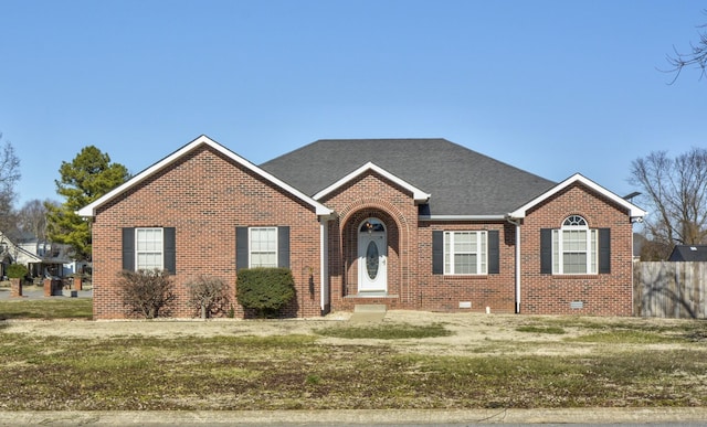 view of front of home featuring a front lawn