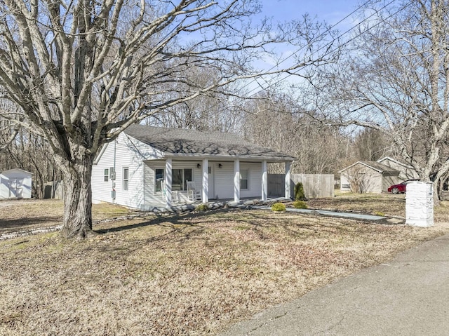 view of front of home with covered porch and a front lawn