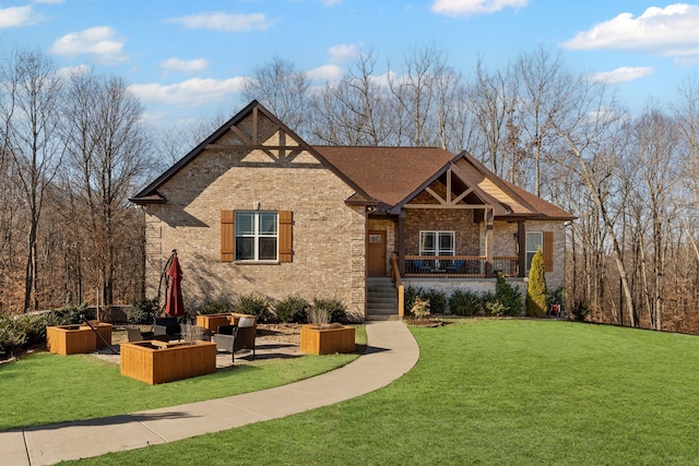 craftsman-style home featuring a front lawn