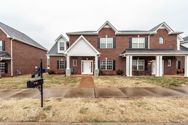 view of front of house featuring a front lawn