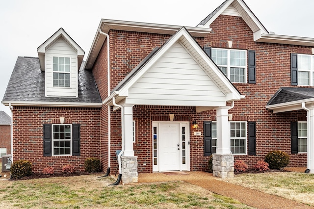 view of front of home featuring a front lawn