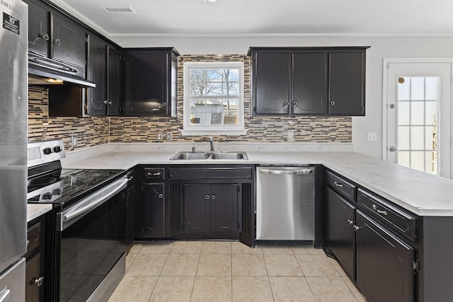 kitchen featuring sink, crown molding, stainless steel appliances, and kitchen peninsula