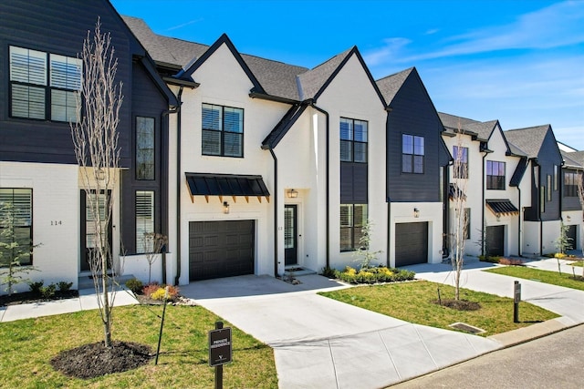 view of front of home with a garage and a front yard