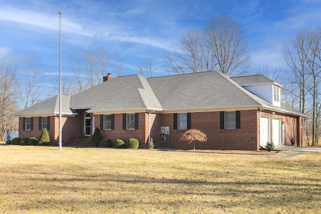 view of front facade featuring a garage and a front yard