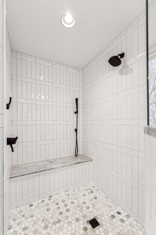 bathroom featuring tiled shower