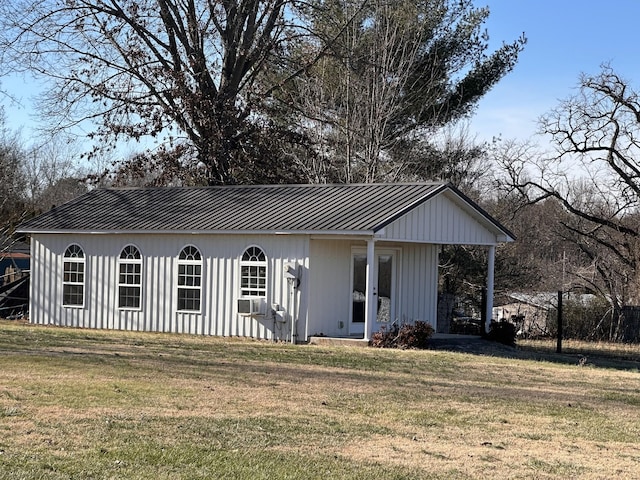 ranch-style house with a front lawn