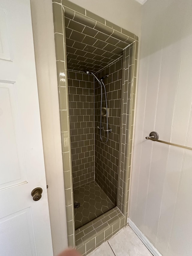 bathroom featuring tile patterned floors and tiled shower