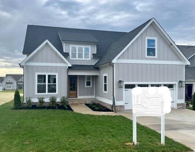 craftsman-style house with a front yard